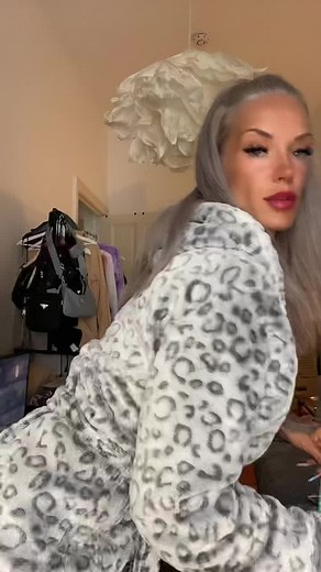 TiffyHollywood (@tiffyhollywoodvip)’s videos with