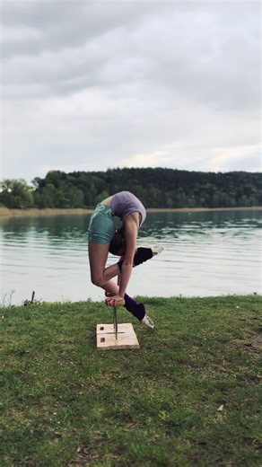 Nature and movement in harmony 🌿✨ Rain just makes it feel even more magical 🌧️🤍 #ContortionTraining #BodyControl #HandstandCanes #Flexibility #ContortionPost