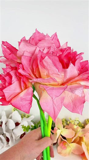 Crea una hermosa flor de papel como regalo perfecto