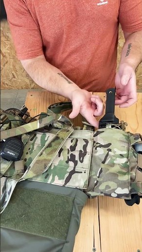 Mounting a knife on a chest rig