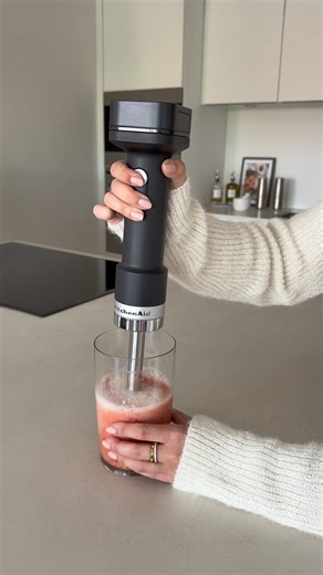 3.4K views · 11 reactions |  Tell me whyyyyy… … you’re still cooking with cords?  Our Go Cordless appliances mean less mess and way more freedom. So get inspired and give it a go! What recipe are you trying first? #kitchenaid #cordless #kitchenappliances #kitchenhacks | KitchenAid | Facebook