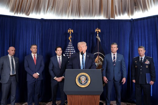 🔴 Tras la captura de Maduro, Trump aseguró que tendrán que hablar de Cuba y señaló que "es una nación fallida". El presidente expresó que querían "ayudar a la gente de Cuba". Marco Rubio, por su parte, dijo que la isla era un "desastre" y que se estaba adueñando de Venezuela. "Si yo estuviera en el Gobierno de La Habana, estaría preocupado", agregó. | Noticias Telemundo