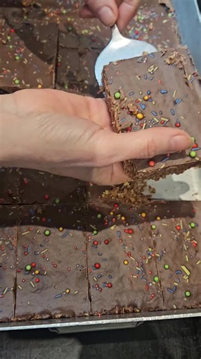 ✨ HOMEMADE BAKING TODAY ✨ Australian Crunch 🍫🥜 Deliciously crunchy, chocolatey, and packed with goodies — freshly homemade at The Sunflower Kitchen 🌻 Perfect little treat with a cuppa 😍 Available while it lasts! #AustralianCrunch #HomemadeBakes #FreshToday #CafeTreats #TheSunflowerKitchen