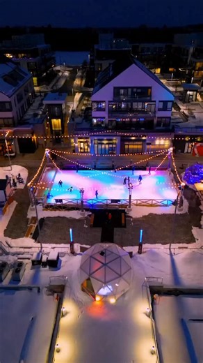 Skate Escape officially opens this Friday! Step into a magical winter escape at Friday Harbour. ⛸️ Glide across our lakeside outdoor skating rink ⛸️ Warm up at the Après Skate Lounge on the Promenade ⛸️ Explore the Resort and Nature Preserve with winter recreation rentals ⛸️ Enjoy special seasonal features from our shops and restaurants along the Promenade ⛸️ Gather at Lake Club for offerings such as Lakelicious, Friday Roast, Game Nights and more ⛸️ Complete your winter escape with The Nest Gam