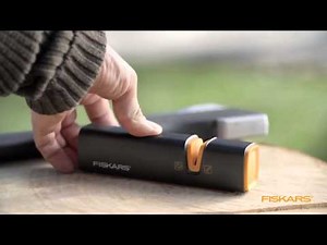 How to sharpen your axe using the Fiskars Sharpener