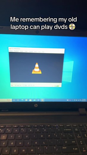 Me remembering my old laptop can play dvds 📀 #dvd #laptop #vlc #thespongebobmovie #spongebobsquarepants #dvdplayer #software