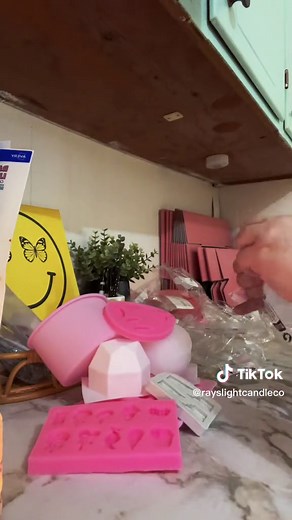 Check out these cute new wax molds I had come in! I’m so excited to make some candles and use these! Which mold is your favorite? #candlemaker #candles #soycandles #waxmolds #waxmelts #candlemaking #sheinhaul #makingcandles