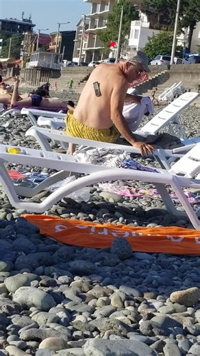 Georgia keeps sunblocking our calls 📲☀️🍑 #FailArmy #Georgia #phonefail #grandpa | FailArmy