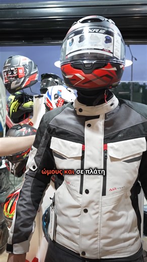 Nordcode Force: Το Μπουφάν που Αντέχει τα Πάντα! 🌧️ Αν ψάχνεις για ένα μπουφάν μηχανής που να συνδυάζει ασφάλεια, άνεση και στιλ για τις χειμερινές και μεσο εποχιακές σου διαδρομές, τότε το Nordcode Force είναι η απάντηση! ➡️ Γιατί να το επιλέξεις: 100% Αδιάβροχο & Αντιανεμικό: Με σταθερή αδιάβροχη μεμβράνη που επιτρέπει τη διαπνοή, μένεις στεγνός και ζεστός ακόμα και στη δυνατή βροχή. Ασφάλεια στο Μέγιστο: Διαθέτει αφαιρούμενα προστατευτικά CE Level 1 σε ώμους και αγκώνες, καθώς και αφαιρούμεν