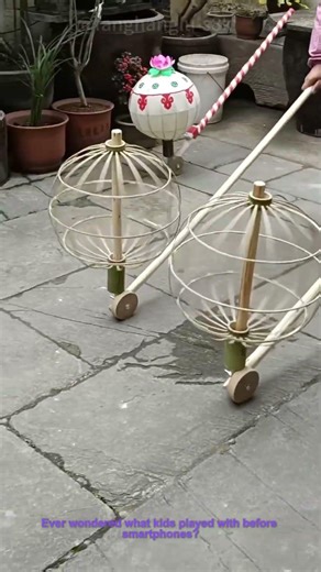 Traditional Bamboo Lantern Push Toy: A Nostalgic Childhood Game!