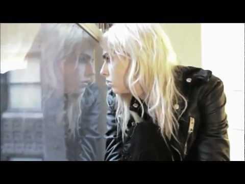 Andrej Pejic: The Androgynous Model HD
