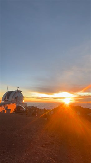 11 reactions | The breathtaking view you'll never forget! maunakeasunset.com #maunakea #sunset #observatory #abovetheclouds #bigisland | Mauna Kea Sunrise Sunset & Stars | Facebook