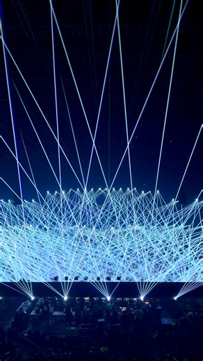 Minh | EDM | Dubstep on Instagram: "The dubstep queen doesn’t miss. ⚡️ Follow @minharoni & @edm_maniac for more EDM content. @layzdubz: •ID - @rzrktmusic x @vastiveofficial #EDM #TheThunderdome #Dubstep #Excision #LAYZ"