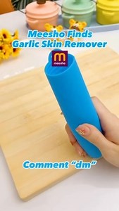 459K views · 115 reactions | “Effortlessly peel garlic with our silicone garlic peeler. This durable, easy-to-use tool saves time in your kitchen, making food prep faster and more enjoyable. Perfect for home chefs, this kitchen essential ensures peeling is hassle-free and efficient. Add this must-have tool to your cooking routine today!” {garlic peeler, silicone, durable, kitchen tool, easy-to-use, time-saving, food prep, home chef, essential, hassle-free.} | Product Realm | Facebook