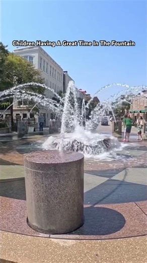 Children Playing In The Waterfront Park Fountain #charlstonsc #kidsplayingoutside