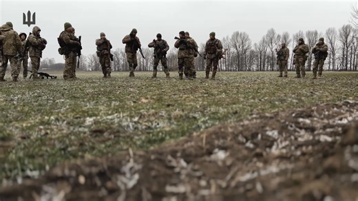 ⚡️ В Армія стартував новий курс з основ планування бою. Він допомагає командирам та всім, хто готує підрозділи до дій, опанувати практичний алгоритм планування бою за методикою TLP, щоб ухвалювати рішення швидше та впевненіше. Курс містить понад 35 уроків – від аналізу місцевості й оцінки ризиків до розроблення способу дій і віддання бойового наказу. Передбачені проміжні тести, фінальний іспит та сертифікат про завершення. 🤝 Програму створено Військовий інститут КНУ імені Тараса Шевченка та ком