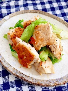 鶏むねとレタスの生姜焼き♩ レシピ・作り方 | クラシル