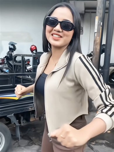 Dadi Guru Senam: Keceriaan Bersama Teman