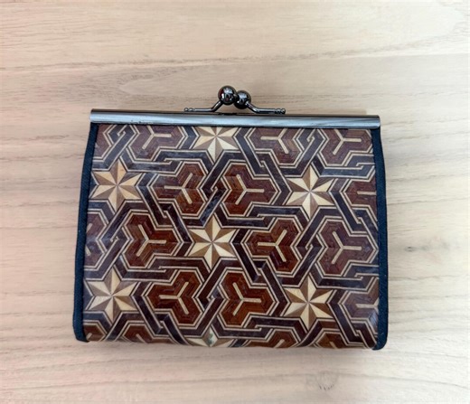 Vintage Japanese Yosegi Zaiku Wood Inlay Coin Purse Handmade Hakone Marquetry Kiss-Lock Wallet Traditional Geometric Wood Craft Wallet