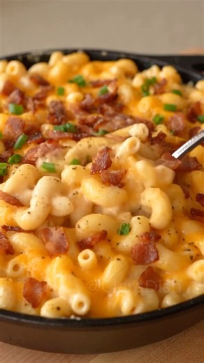 Loaded Bacon Mac & Cheese 🧀🥓 | Creamy Homemade Mac and Cheese #Shorts