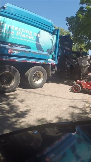 GoPro 3 garbage truck. Sample footage