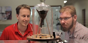 Explainer: the pitch drop experiment