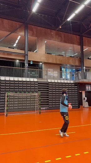 På lørdag spiller vi mod GOG kl. 16.00 i Djurslands Bank Arena, og i den forbindelse har Christoffer Dreyer og Magnus KP udfordret GOGs Mikkel Lang og Frederik Bjerre i en lille dyst 💙 Se med her og find ud af, hvem der klarer det bedst! 💪🏼 🎟️ Køb billet til kampen her: https://billet.sa-h.dk/109800/SAH_-_GOG | Skanderborg AGF Håndbold