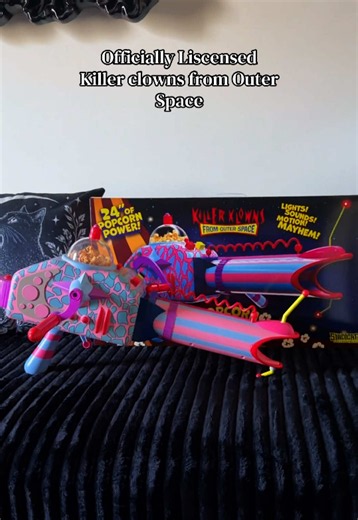 Killer Clowns from Outer Space Popcorn Bazooka! #killerclownsfromouterspace #horror #popcornbazooka #halloweencostumeideas #halloweencostume