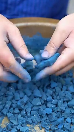 301K views · 4.1K reactions | Discover the secrets of indigo dyeing | A dye obtained from plants #indigodye #natural #craft #handmade #textiles | How Things are Made | Facebook
