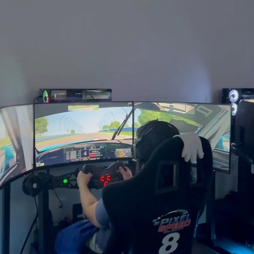 𝐖𝐞𝐥𝐜𝐨𝐦𝐞 𝐛𝐚𝐜𝐤 𝐭𝐨 𝐂𝐨𝐫𝐫𝐢𝐝𝐨𝐫 𝐂𝐨𝐧𝐯𝐞𝐫𝐬𝐚𝐭𝐢𝐨𝐧𝐬! 🏎️ This week, we sat down with the owner of Pixel Speed Sim Racing to get all the details (do people still say “deets”? 😄) about DFW’s first dedicated simulated racing studio! From racing your favorite Porsche to channeling your inner Max Verstappen, this spot brings the thrill of the track right to Murphy. Located in Timber Ridge Center (next to Jason’s Deli), Pixel Speed Sim Racing is open Monday–Saturday with a variet