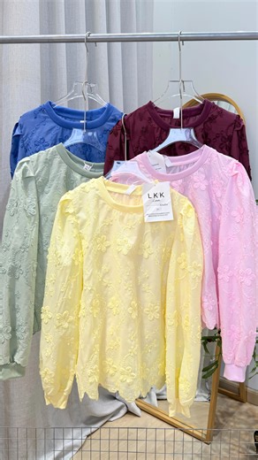 Rizca.ma on Instagram: "Tavia Blouse Harga 160.000 Lingkar dada 104 Panjang 55cm Lingkar ketiak 58cm Bahan cotton bordir Order WA 081918568070"