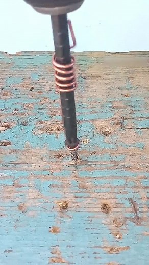 Helpful tips and tricks for working with self-tapping screws. Amazing... #CreativeDIY #Woodworking #DIYProject #ToolTips #HandymanHacks | Douglass Kayly