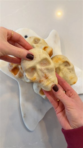 Pizza skulls 🍕💀 #halloween #recipe #asmr #satisfying #spookyseason #pizza #asmrsounds #shorts