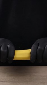 How to easily peel a banana! | MetDaan Tips