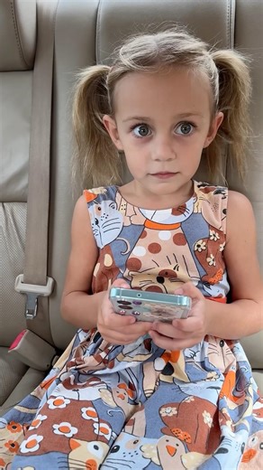 She couldn't resist😂🤪