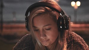 Cowin E7 Wireless Noise-Cancelling Headphones Are Less Than $50