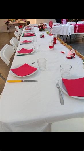 🎄 Soirée Réveillon Solidaire – 24 décembre 🎄 Du fond du cœur, merci à nos merveilleux bénévoles, de 8 à 72 ans — Catherine, Chantal, Jamila, Philippe, Sabine, Wafa, Inès, Jean-François et Gharib — qui ont offert leur temps, leur énergie et surtout beaucoup de bienveillance pour faire de cette soirée un véritable moment de partage et d’humanité. Un immense merci à nos généreux donateurs : Mustapha et Céline de l’entreprise honfleuraise AMC (Atelier Métallurgie Création), une hôtelière de Honfle