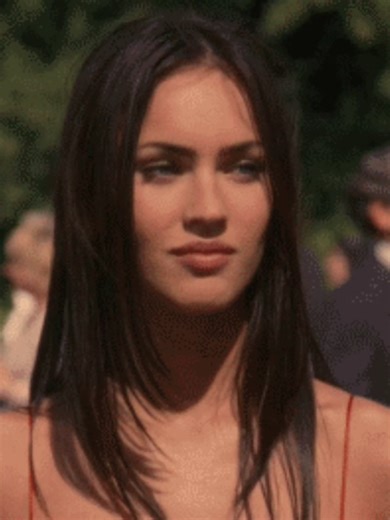 #flat #idgf #diva #fyp #gif | Low Cut Shirt