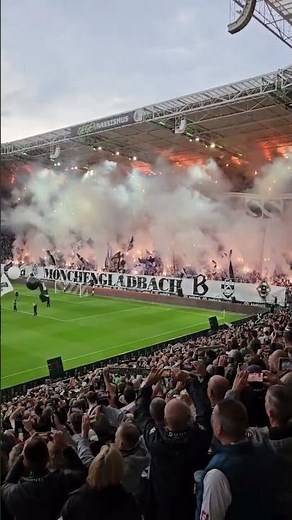 Borussia Mönchengladbach fans pyro show at friendly match vs Valencia