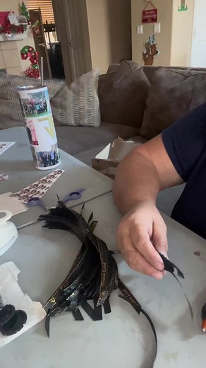 How to Create Memorial Pins for Funerals