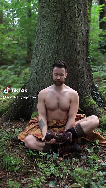 Yoga en kilt: Flexibilidad en Escocia