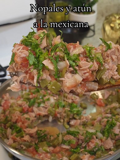 Cocina Nopales en su Baba: Receta Mexicana