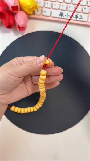 Step by Step: Orange Peel Bead Decor Craft 🍊✨ #fblifestyle #OrangePeelCraft #BeadDecor #EcoFriendlyCraft #WasteToBest #DIYDecor #HandmadeDecor #NaturalCraft | paper craft