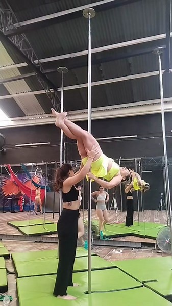 Pasan cosas...jajajajajajaja @Isabella p @UNLIMITED AERIAL SPORTS