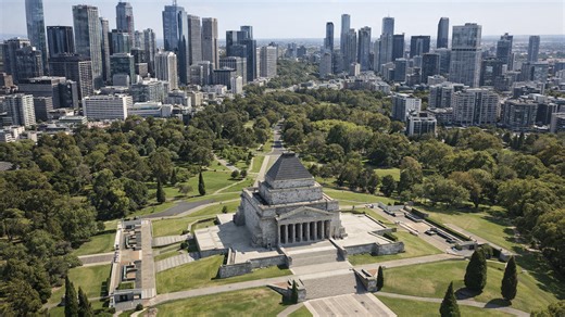 Shrine of Remembrance and Melbourne skyline