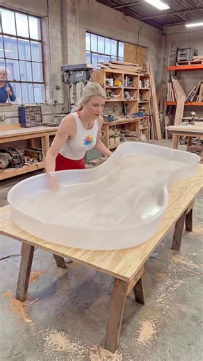 We crafted an epoxy pinecone dining table! 😱🙌 #interiordesign #epoxy #crafts