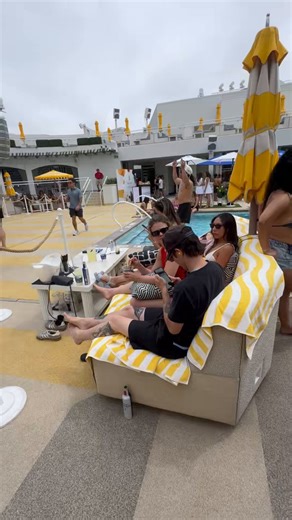 Maddie and Kelly are trying to find someone to makeout with Doitche so he doesn't get sent home