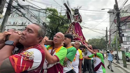 Nagpapatuloy ang barangay visitation ng replica ng imahen ng Jesus Nazareno sa mga barangay sa Quiapo District, Maynila ilang araw bago ang kapistahan nito sa Enero 9. Layunin ng pagbisita ang mailapit ang imahen ng Jesus Nazareno sa mga residente ng Quiapo lalo na sa mga matatanda at may karamdaman. | #SelfiePatrol ni Jessie Cruzat, ABS-CBN News | ABS-CBN News