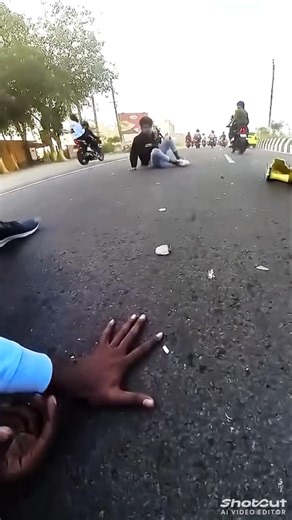 r15 crashing 🥶 accident 😱🥺 #r15 #accidente #bikecrashing #r15v4 #youtubeshorts #shorts