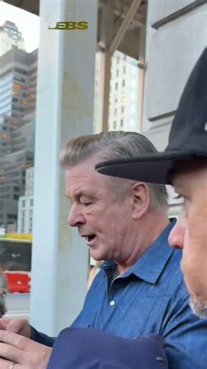 Alec Baldwin just broke the internet with this Hilaria Baldwin tribute #AlecBaldwin